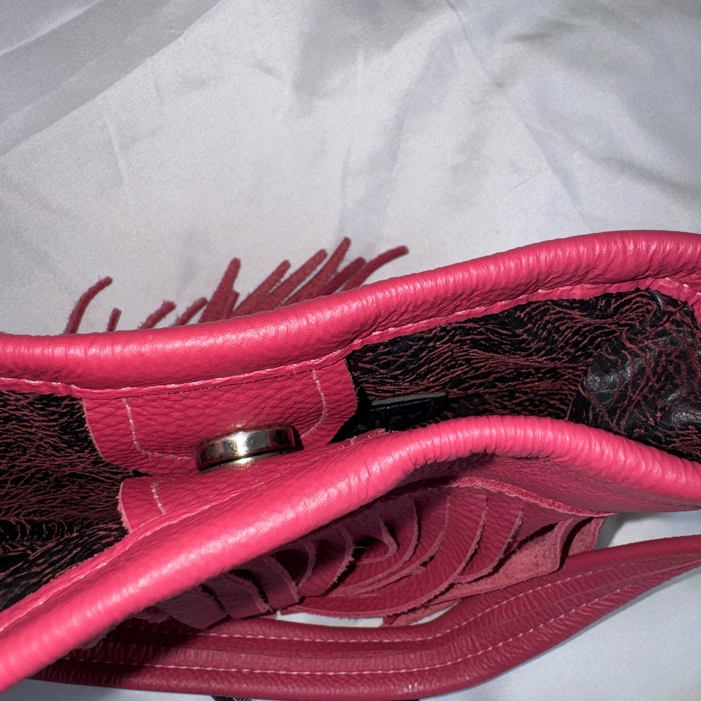 Jennifer Haley Women’s Hot Pink Pebble Grain Leather Crossbody Bag - Picture 5 of 8